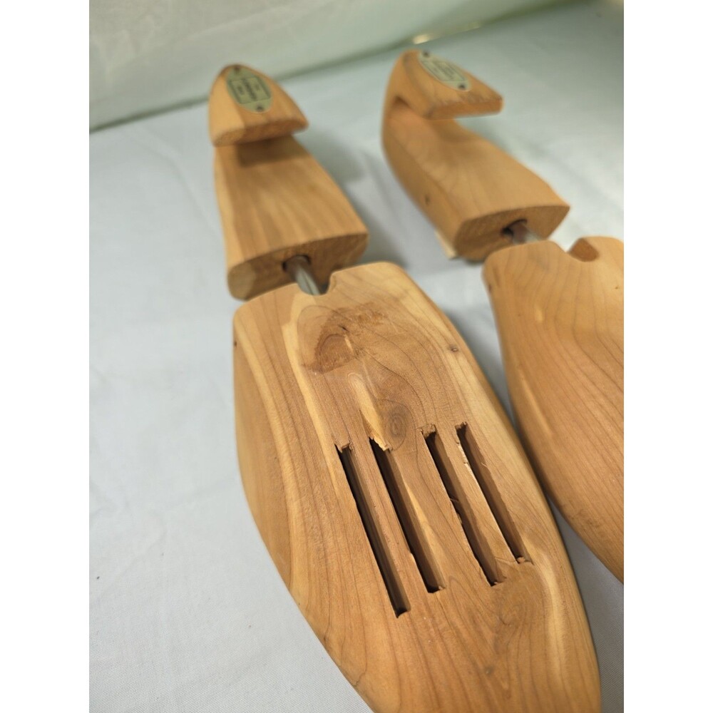 Vintage Florsheim Wood Shoe Trees Rochester Cedar Vented Pair Medium Made In USA
